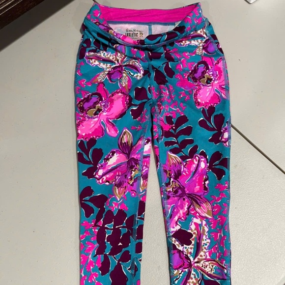 Lilly Pulitzer Girls Luxletic Weekender Leggings NWOT size M ( 6-7) - Picture 1 of 1